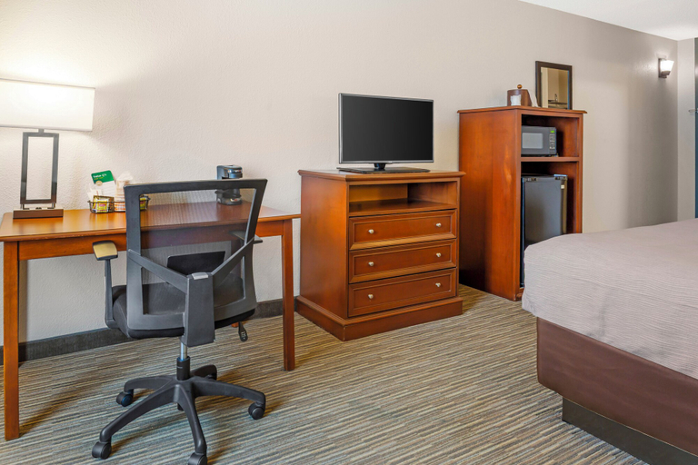 Bedroom 3, Red Lion Inn & Suites Bucyrus North, Crawford