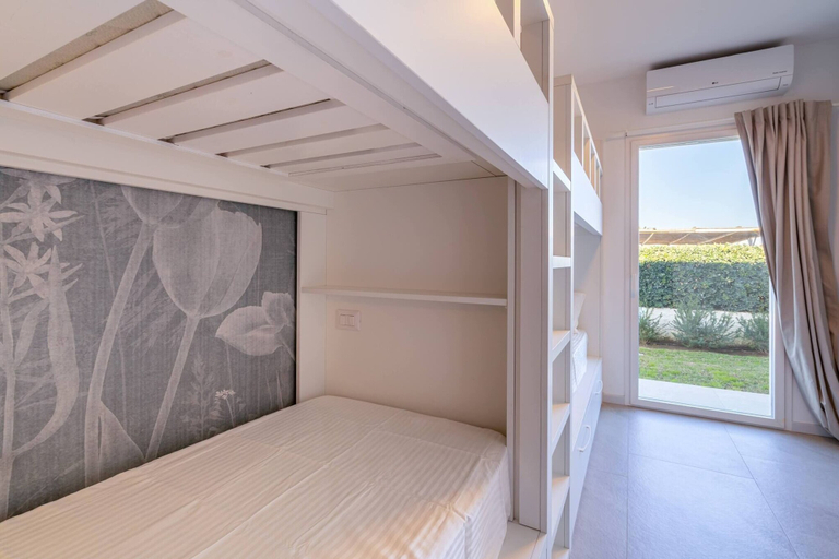 Bedroom 3, Charming Villa in Fontane Bianche, Italy - Perfect for Families, Syracuse
