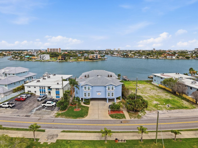 Exterior & Views 2, Amadeus 3, Pinellas