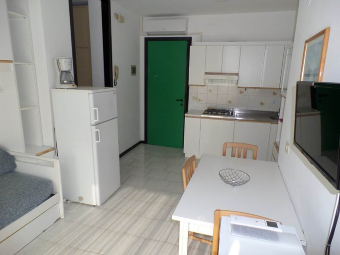 Interior 4, Spacious Two-bedroom Flat in the Heart of Bibione, Venezia