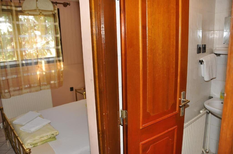 Bathroom 4, Hotel Palota, Budapesti