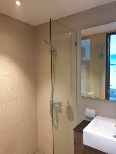 Bathroom, Cozy Apartment with Washer-n-Dryer, Pool, Gym, Pulau Phuket