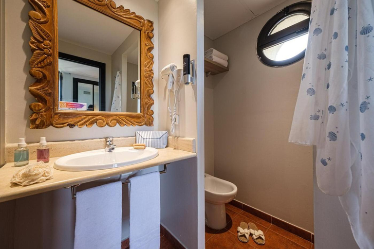 Bathroom 4, Estival Islantilla, Huelva