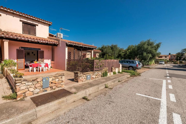 Exterior 3, San Teodoro Flat Steps From the Beach, Nuoro