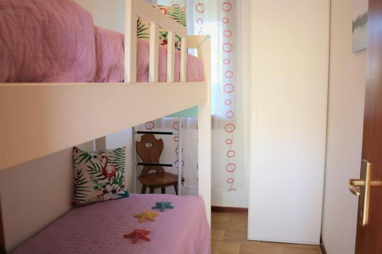 Bedroom 2, Lovely Flat With Private Fenced Garden, Venezia