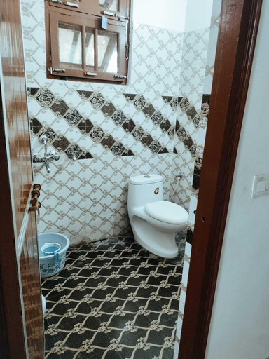 Bathroom 4, Spacious Peaceful Apartment for Two Families in Lucknow, Lucknow