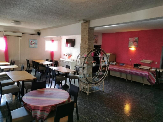 Dining 3, le floréal, Aude