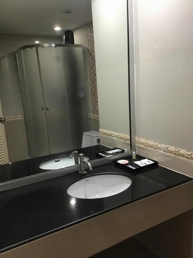 Bathroom 4, Tonkoon Hotel, Muang Udon Thani
