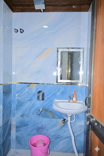 Bathroom, Monishka Palace, Faizabad