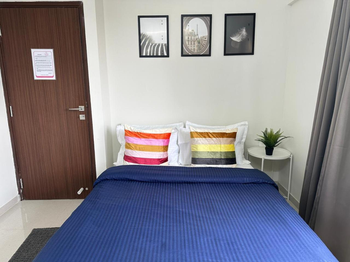 Bedroom 1, 2BHK Apartment in Malad by Florastays, Mumbai Suburban