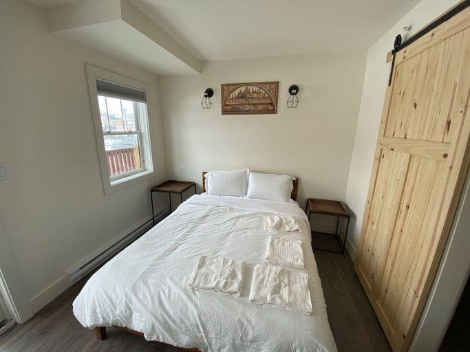 Others 3, Lovely 1 Bedroom Condo With Free Parking And Balcony, Division No. 11