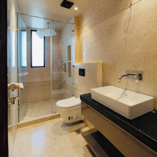 Bathroom, Luxurious 2-bedroom Apartment With Shared Pool in Gurugram, Gurgaon