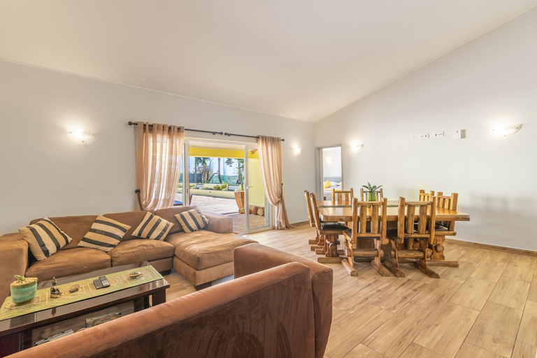 Room 5, Villa Dean Private Pool For Families AC WI-, Lagos