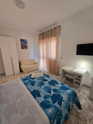 Bedroom 2, Gli Amici della Puglia, Taranto