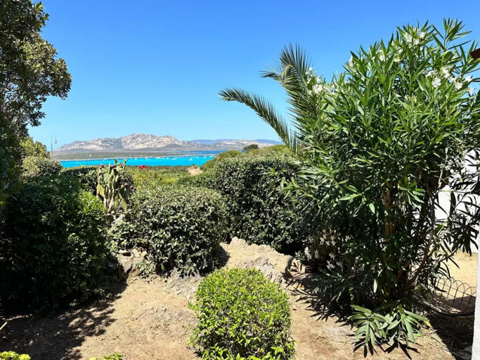 Property grounds 2, Stunning sea View in a Private Setting, Sassari