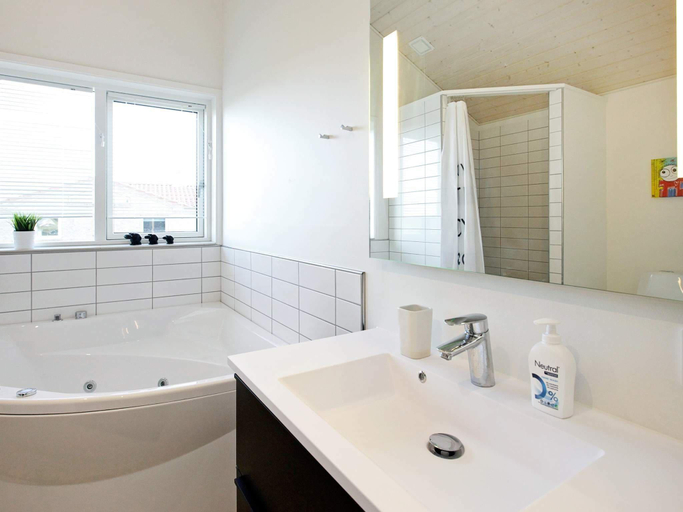 Bathroom 4, 5 star holiday home in Faaborg, Faaborg-Midtfyn