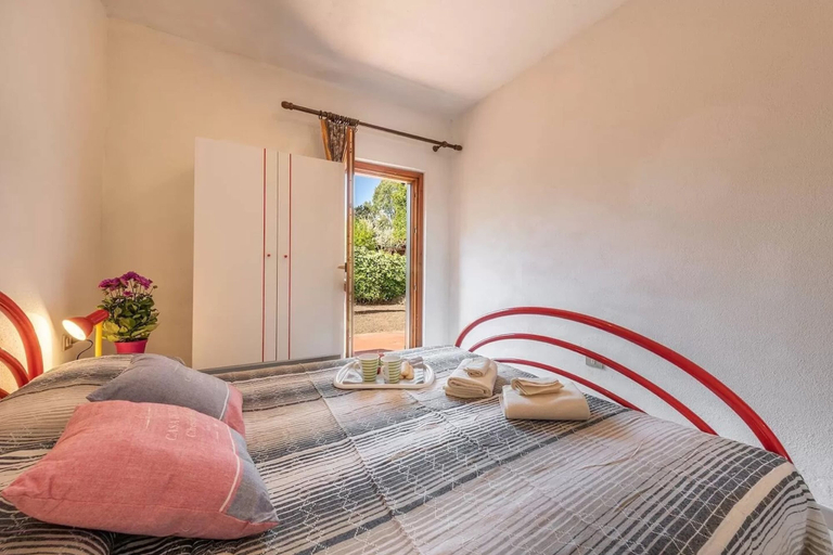Bedroom 4, Perfectly Located Flat in San Teodoro, Nuoro
