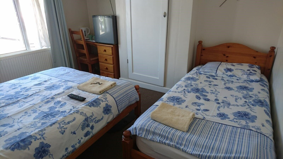 Bedroom 5, Room-comfortable Family Room With Tv, Fr, London