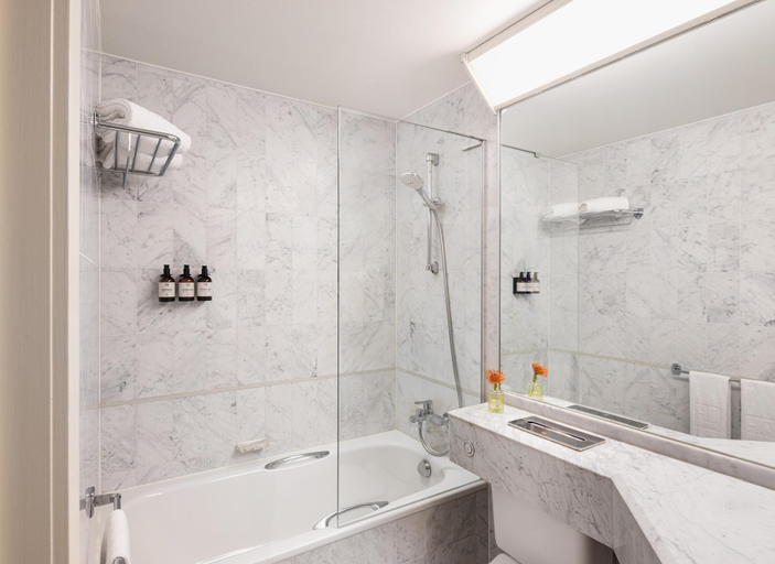 Bathroom 4, NH Brugge Hotel, West-Vlaanderen