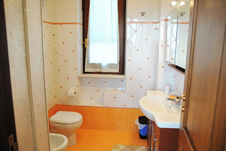 Bathroom 3, Uva & Stelle Maison Detached Villa in the Hills of Sperlonga, Latina