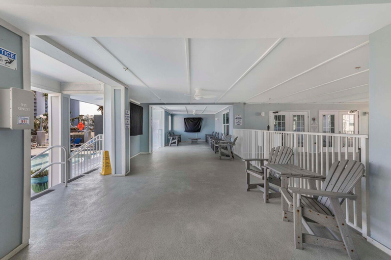 Interior 3, Grand Caribbean 117, Baldwin