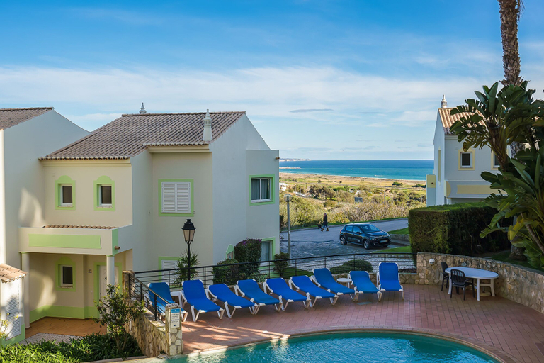 Room 5, Meia Praia Beach Golf Perfect for Families Ent, Lagos