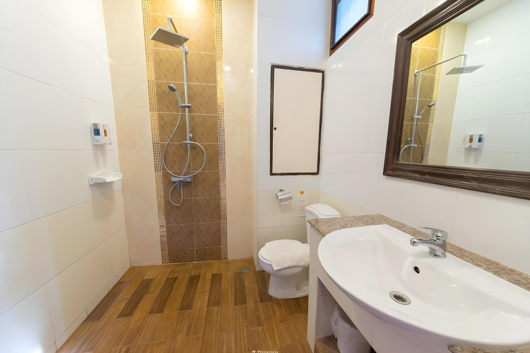 Bathroom 5, Viengkhong Hotel, Muang Mukdahan