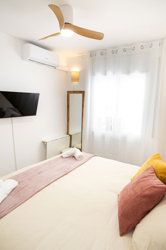 Room 3, Terrace Retreat -stay in the Heart of Sitges, Barcelona
