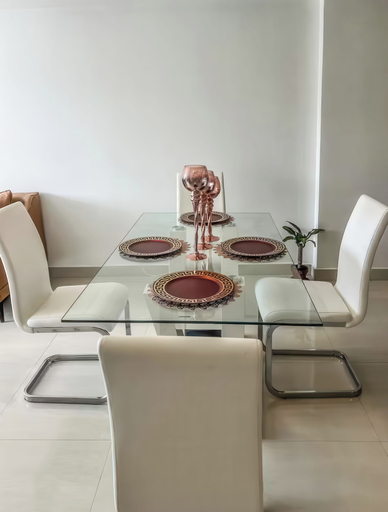 Dining 2, Blaze 1, Quito
