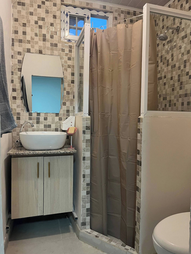 Bathroom 4, Cozy Apartment 8 Minutes From Downtown David - Private Entrance & Garden, David