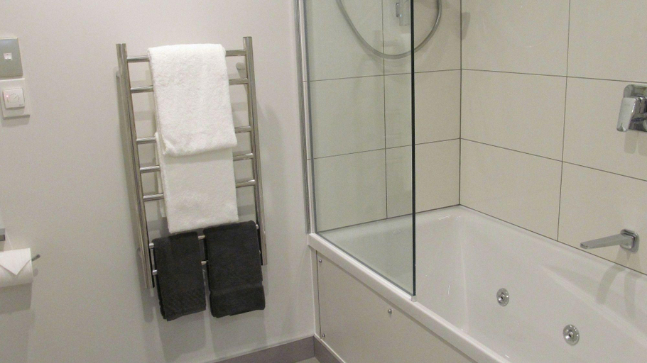 Bathroom 4, Amross Motel, Dunedin