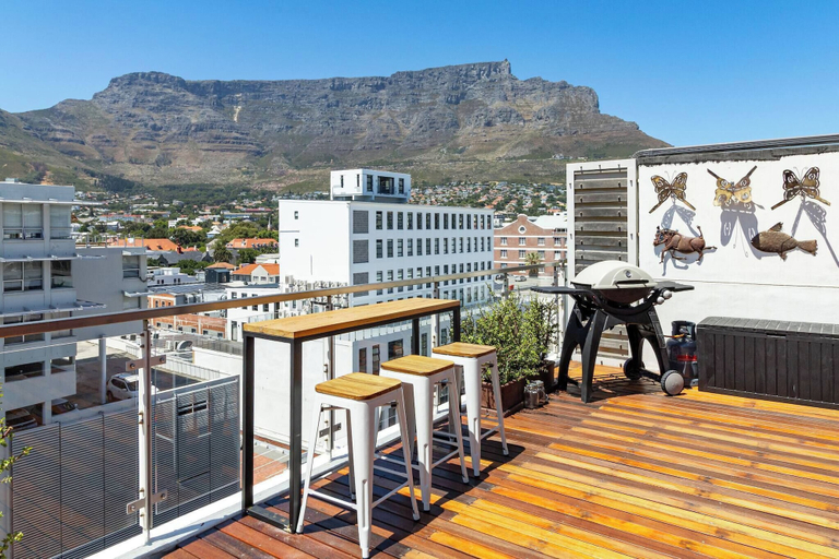Balcony 4, Luxurious 2-bedroom Penthouse With Stunning Views in Central Cape Town, City of Cape Town