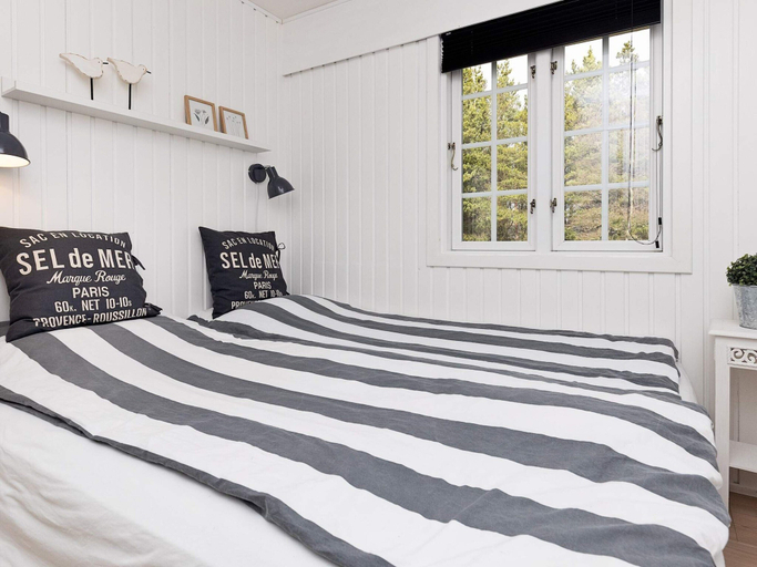 Bedroom 2, 4 Star Holiday Home in Blavand, Varde