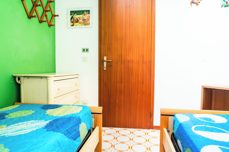 Room 4, Colourful Apartment With Terrace in Bibione, Venezia