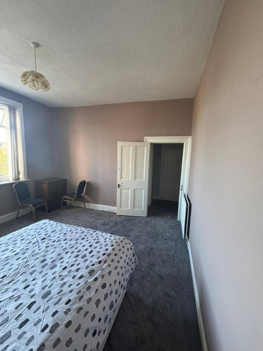 Room 4, Room-serene Ocean-view Apartment Room in, Sunderland