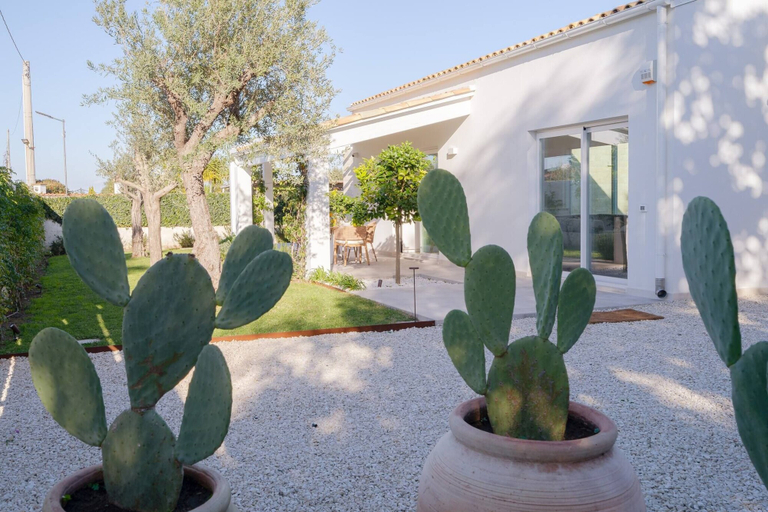 Exterior & Views 2, Charming Villa in Fontane Bianche, Italy - Perfect for Families, Syracuse