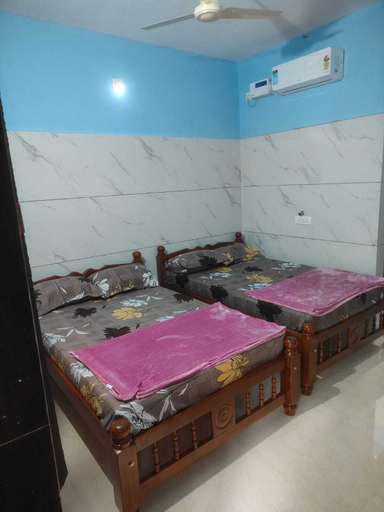 Room 5, Pranav Deluxe Stay, Uttara Kannada