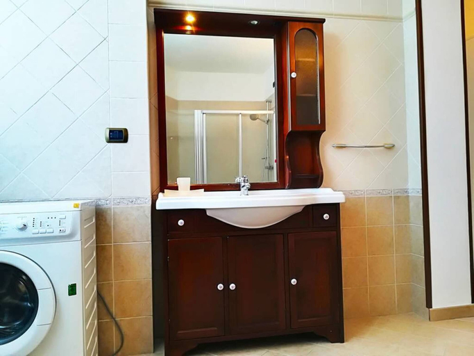 Bathroom 2, Casa Calliope in Otranto, Lecce