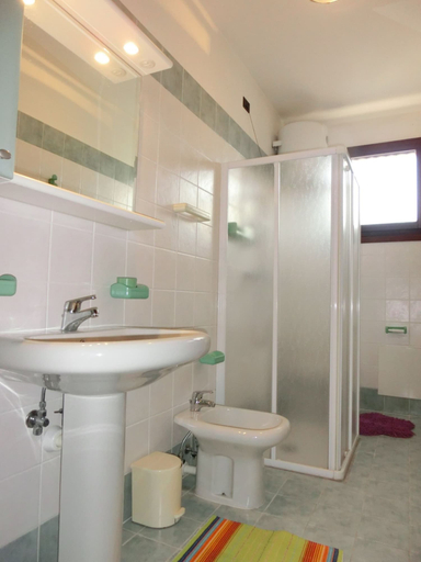 Bathroom 4, Family-friendly Poolside Tranquility, Venezia