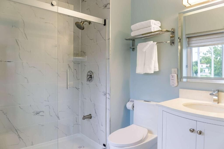 Bathroom 5, Mammas Inn, Niagara