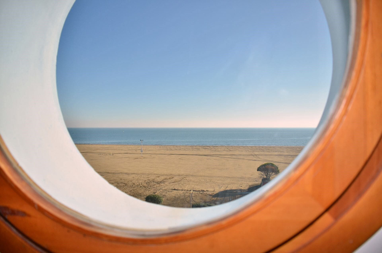 View from property, Experience the Beach Breeze in our Bright Flat, Venezia