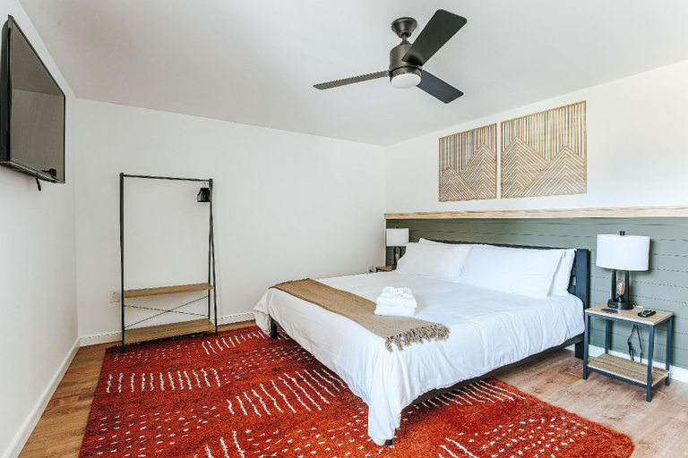 Bedroom 3, Grey Pine Lodge, Augusta