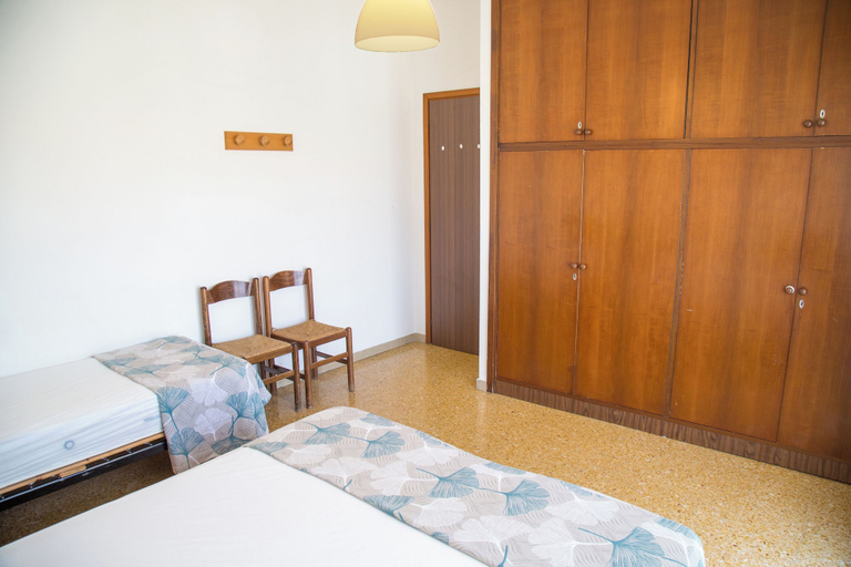 Room 3, Two Triple Bedroom Flat Near the Beach in Eraclea, Venezia