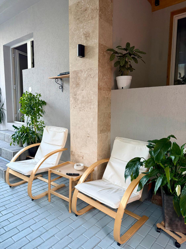 Others 5, Apartament Royal, Dej