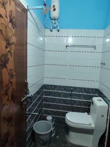 Bathroom 3, Pranav Deluxe Stay, Uttara Kannada
