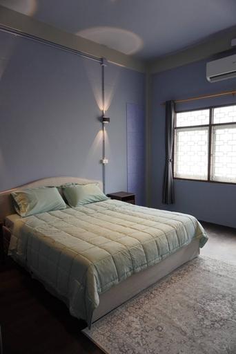 Room 4, Large Room near Grand Palace, Phra Nakhon