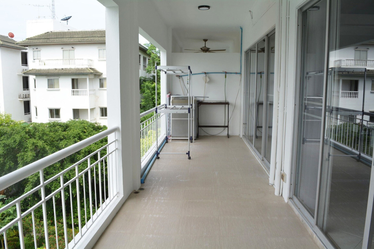 Balcony 4, Modern Pool-view 1-bedroom Condo With Large Balcony - Baan Suan Jomtien, Pattaya