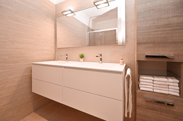 Bathroom 4, Lakeview 3 Bedroom Pico Penthouse in Lugano, Lugano