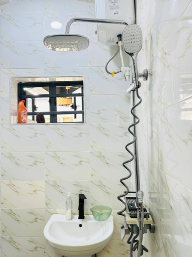 Bathroom 4, 1bed apt With Balcony, Tennis , Snooker and Pool, Ikeja