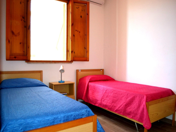 Room 4, Taki Holiday Home on the First Floor With two Bathrooms in San Foca, Lecce